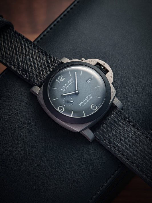 Vintage Black - In the spotlight