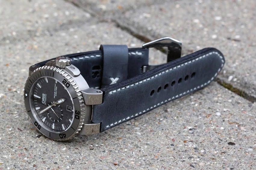 Oris Aquis Titan Small Seconds on Storm Blue leather with white stitching. © Anders Nielsen