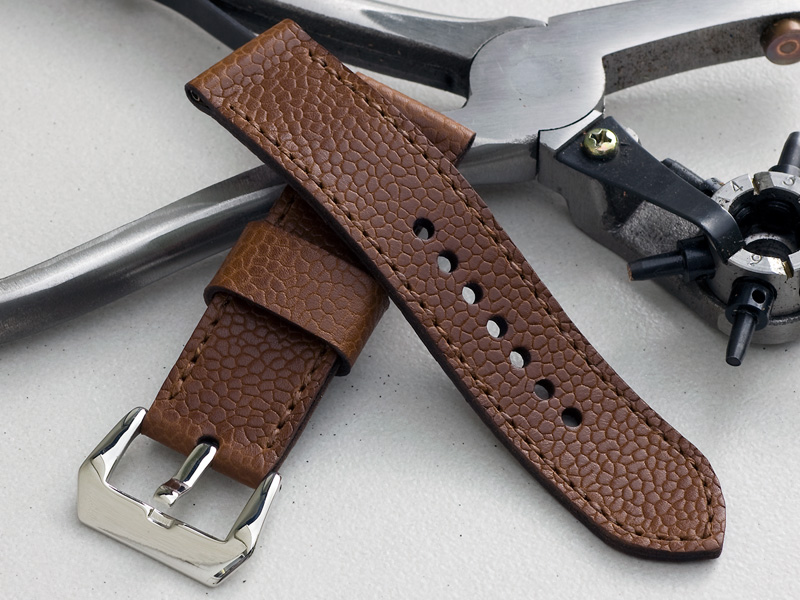 Bacchus leather with light brown stitching