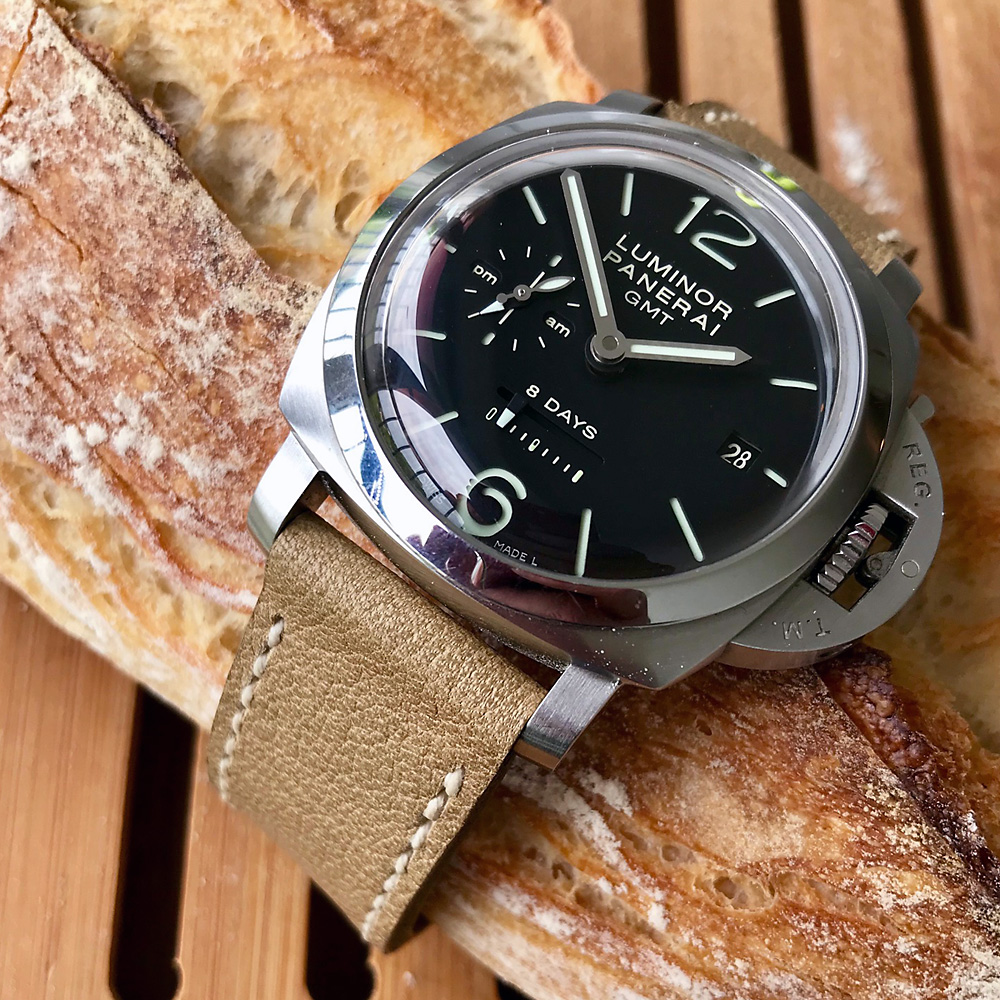 Panerai 233 on Sahara leather with natural stitching. © Thierry Schneider