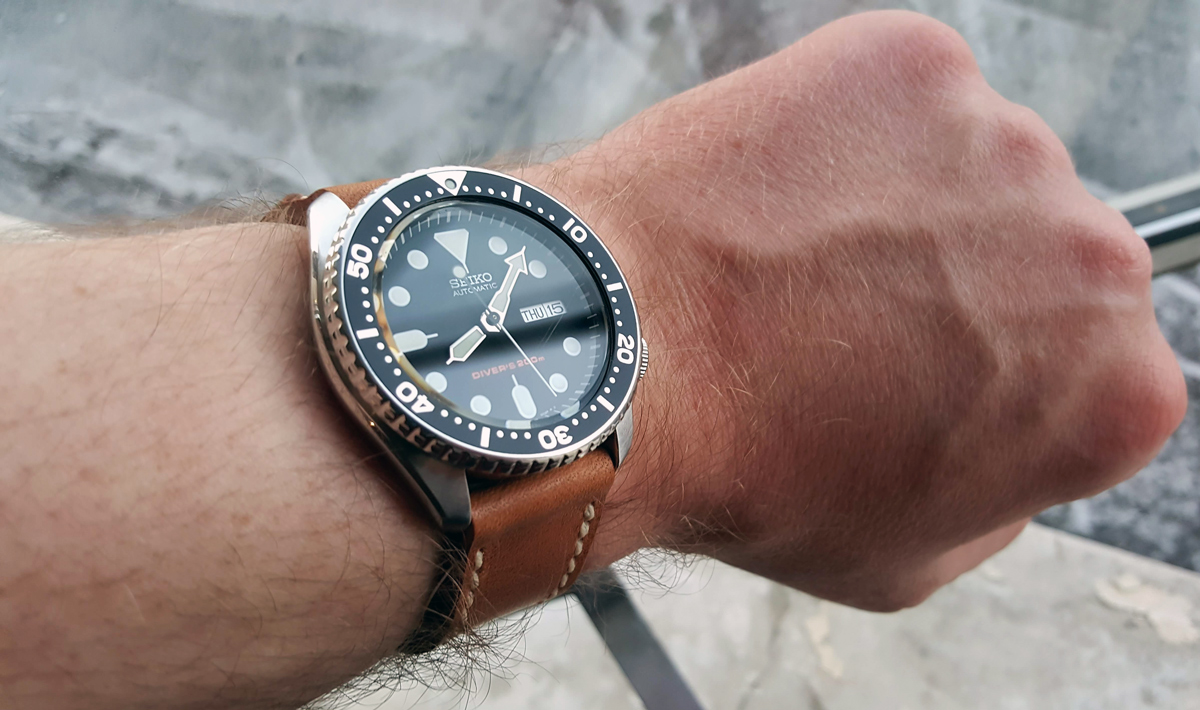 Seiko SKX009 on Horween Derby leather with natural stitching. © Vedran Hasanagić
