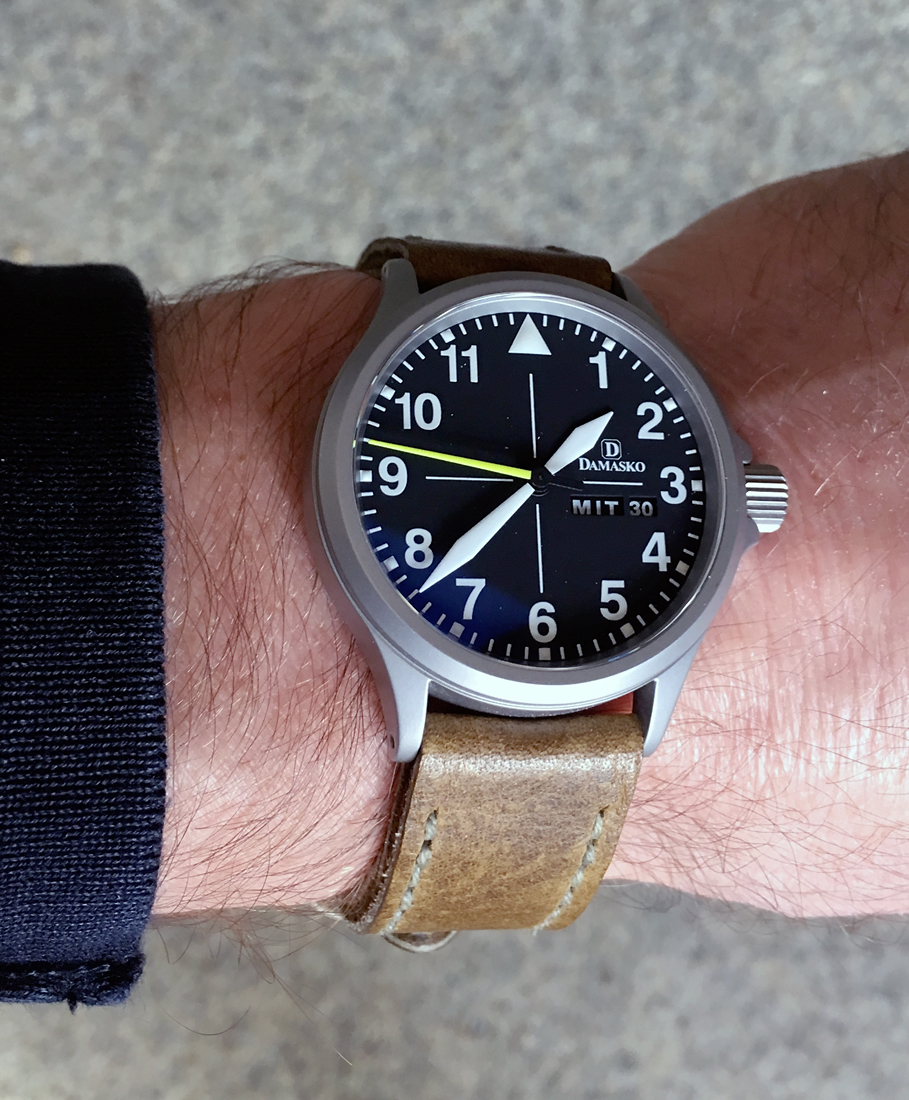Damasko DA36 on Toad leather with olive drab stitching. © Alois Schmid