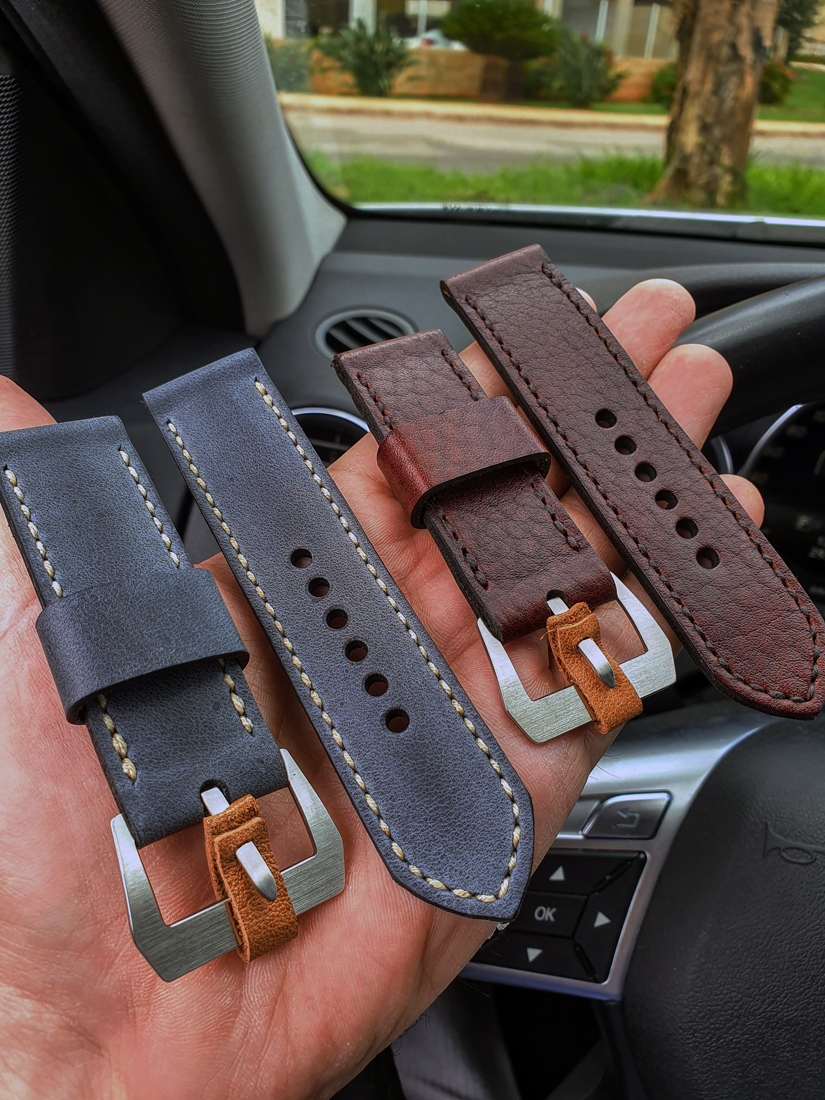 New straps arrived. Storm Blue with natural stitching, and Aegir with dark brown stitching. © Kaue Machado