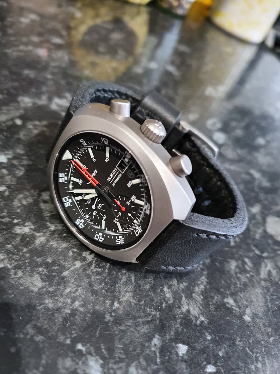 Sinn 140ST on Nero leather with black stitching. © Glen Richardson