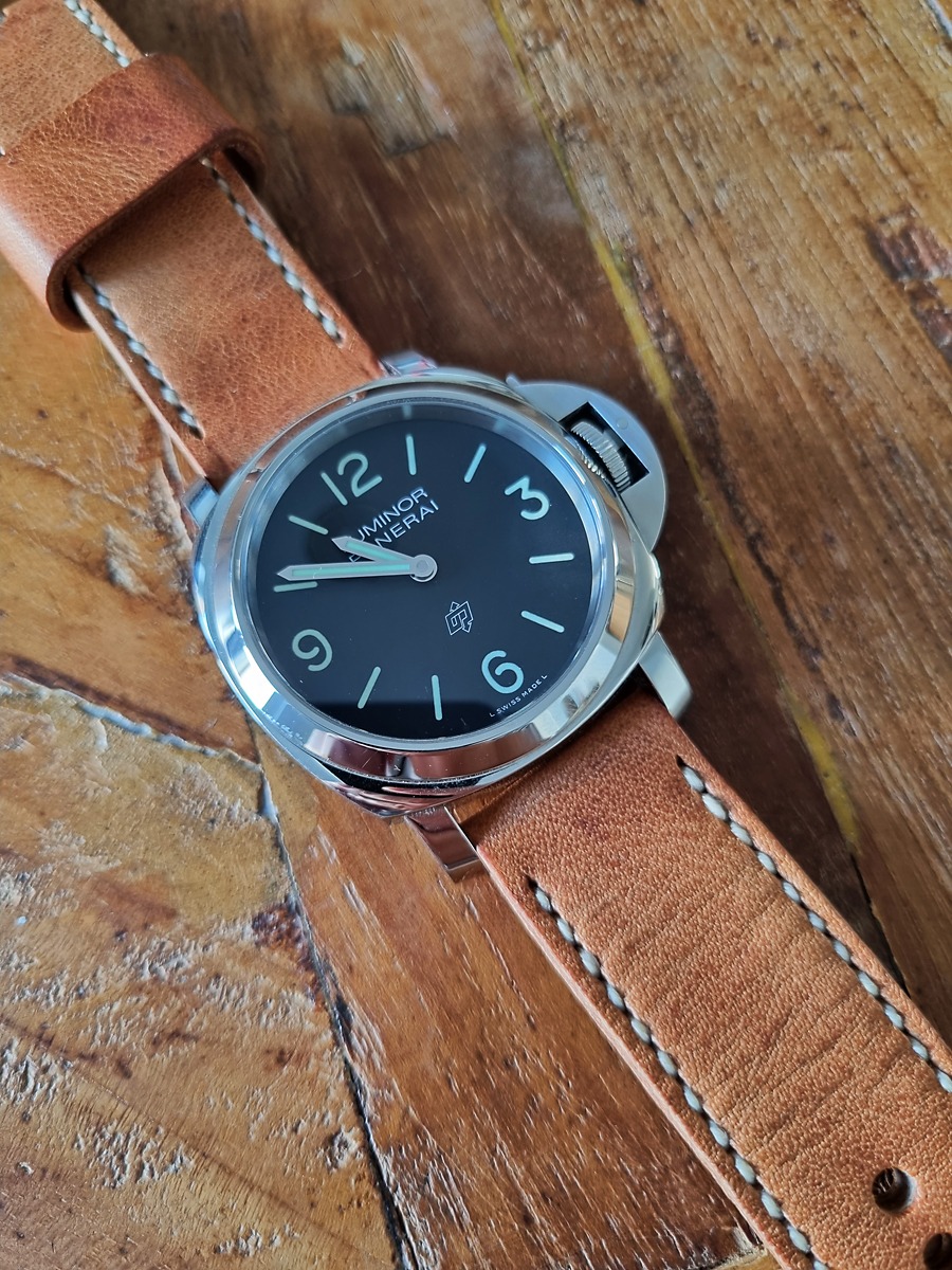 Panerai 1086 on Horween Derby leather with natural stitching. © Nick Wortley
