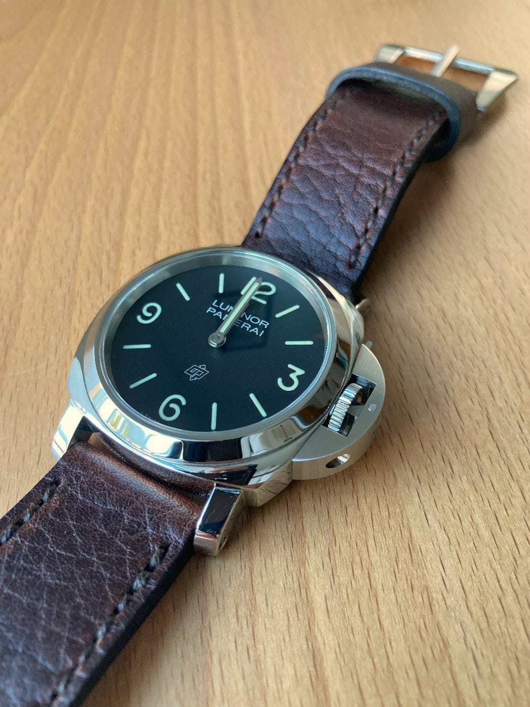 Panerai 1086 on Aegir leather with dark brown stitching. © Ben Lowen