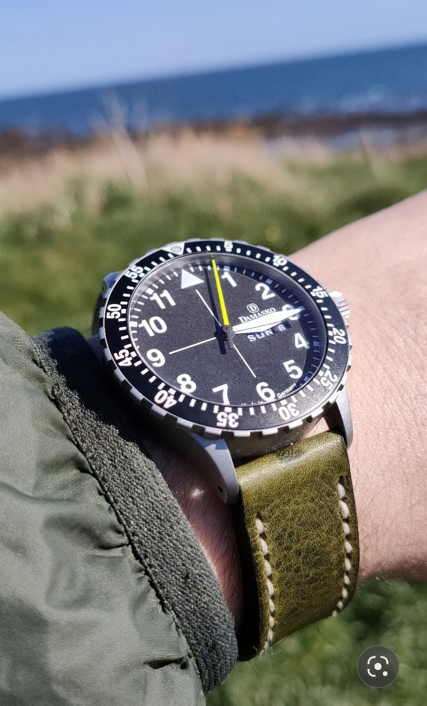 Damasko DK36 on Antique Green leather with natural stitching. © Tuncay Tatar