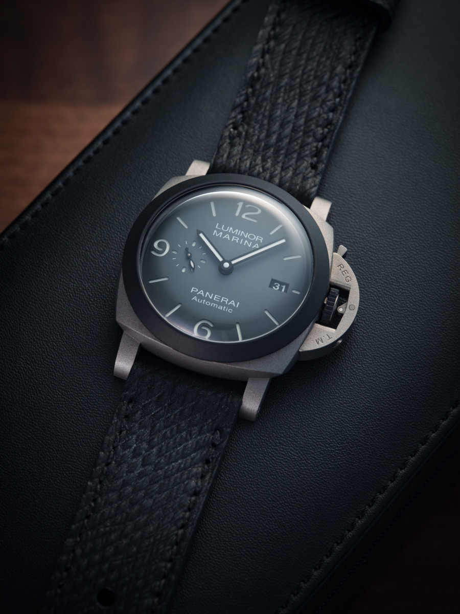 Panerai 1122 on Vintage Black leather with black stitching. © Martin Tyler