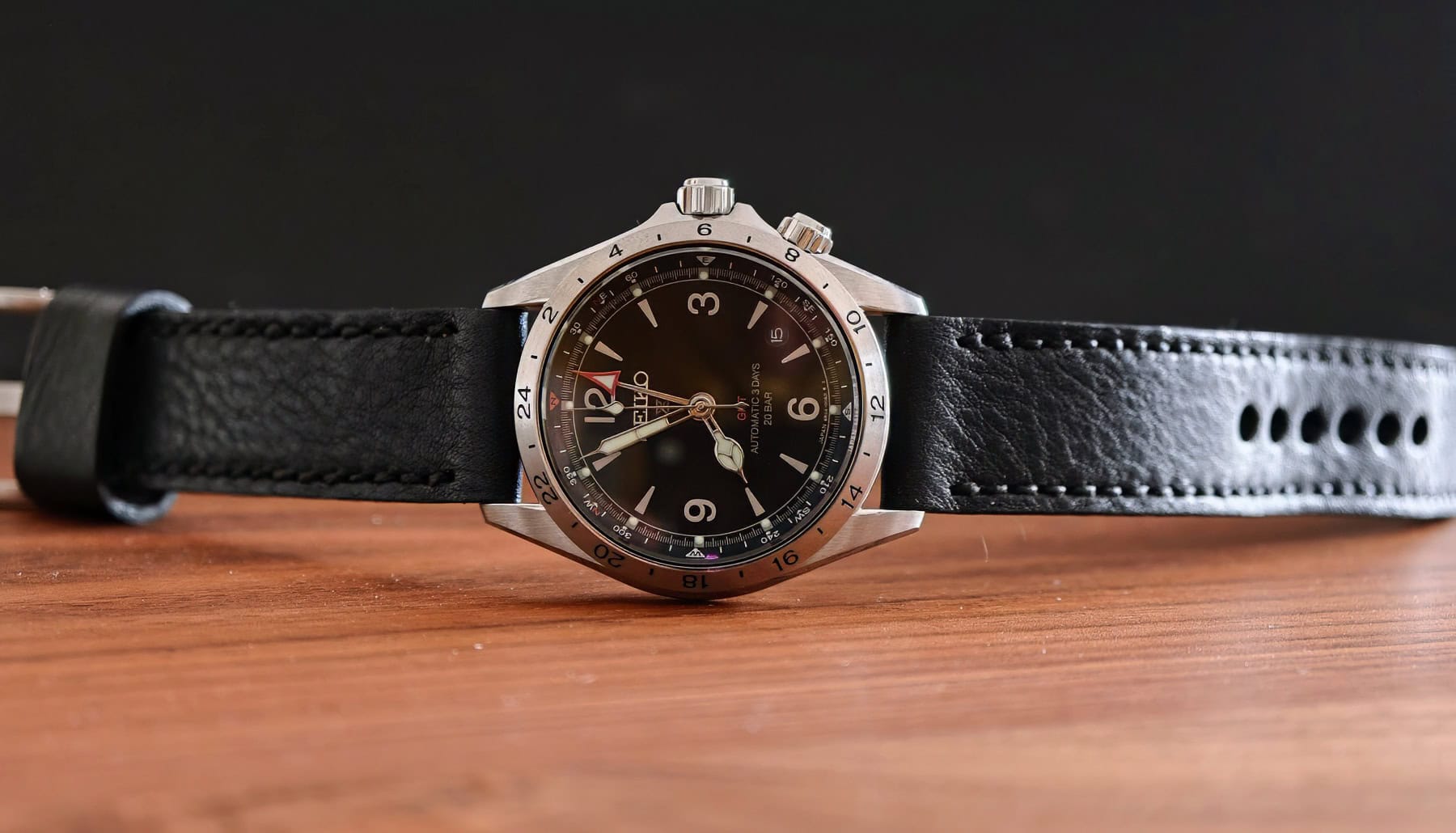 Seiko Alpinist on Raven leather with black stitching. © Paul Perriniaux